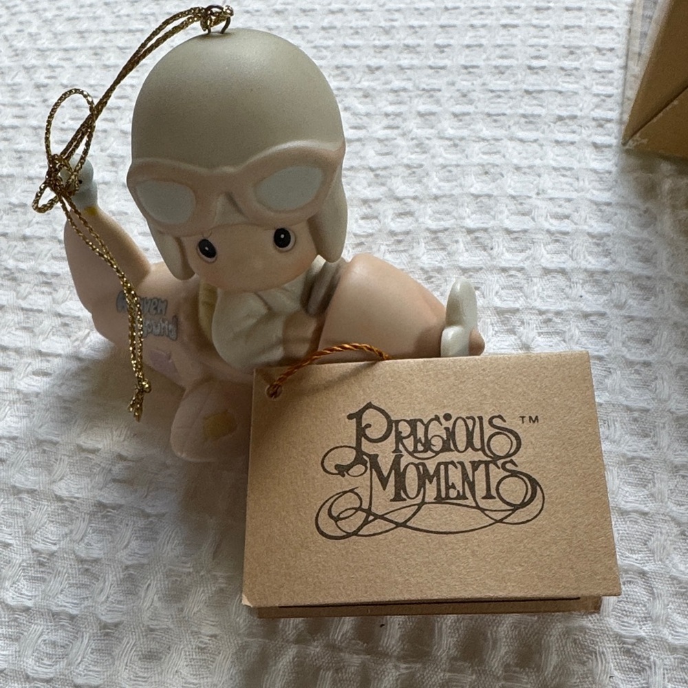 Precious Moments Have a Heavenly Christmas Ornament Angel Airplane w Box Tag - Picture 7 of 10